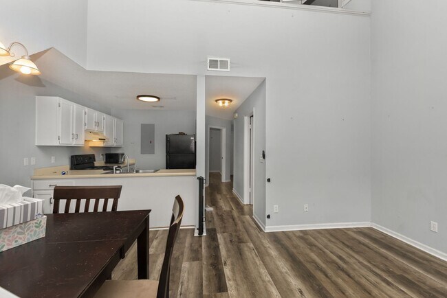 Building Photo - 1009 Stonegate Dr