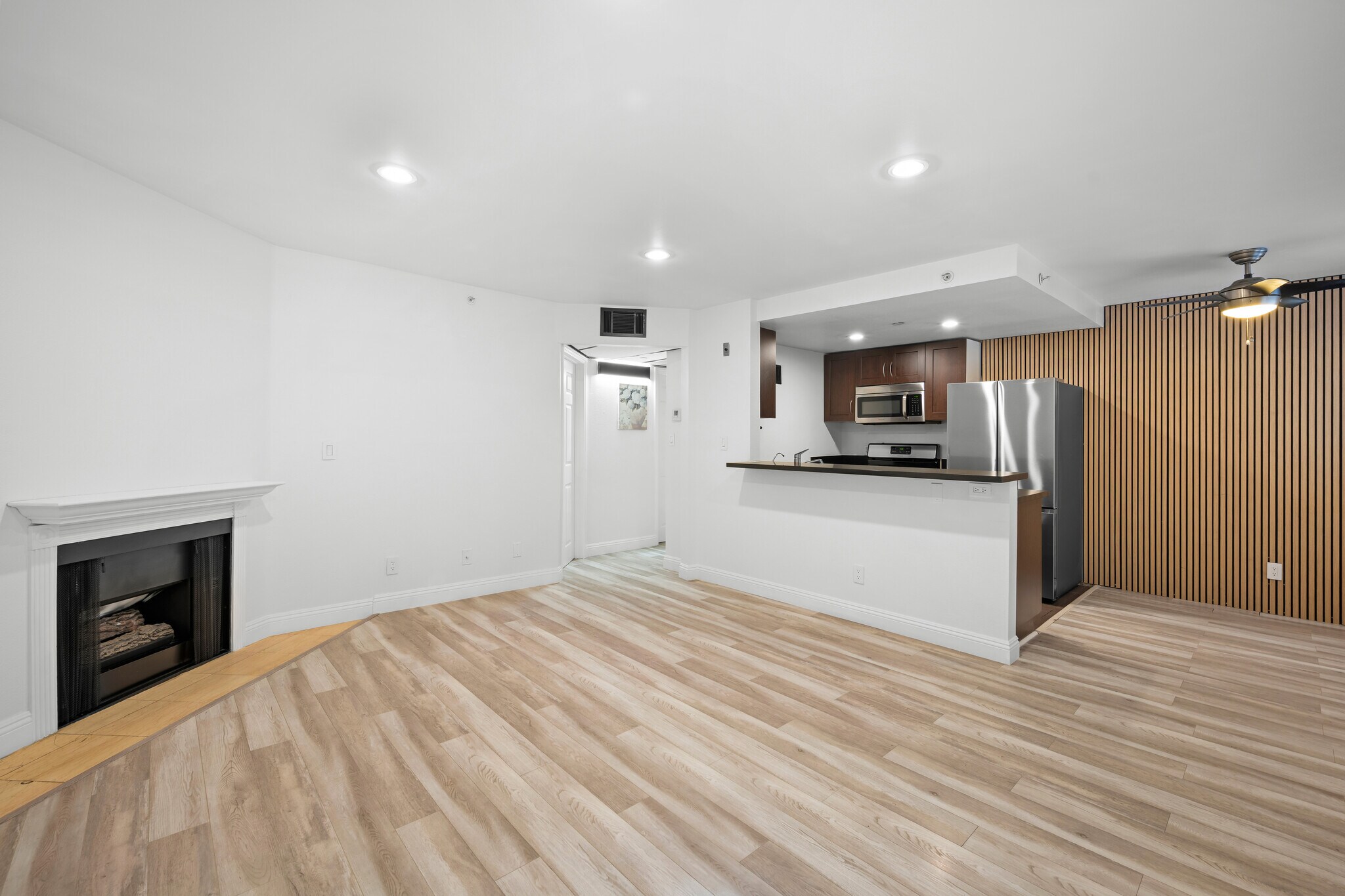Building Photo - 1116 E Palmer Ave