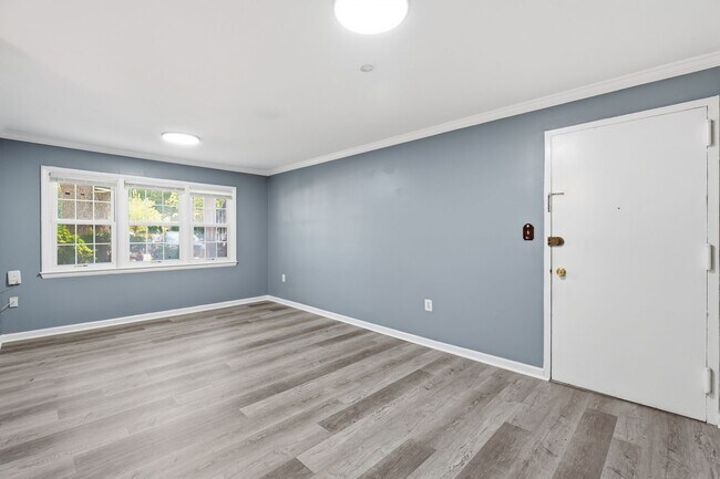 Building Photo - Discover stylish, low maintenance living in this beautifully updated two bedroom, one bathroom co...