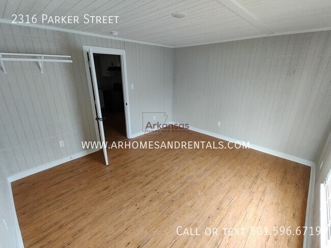 Building Photo - 2316 Parker St