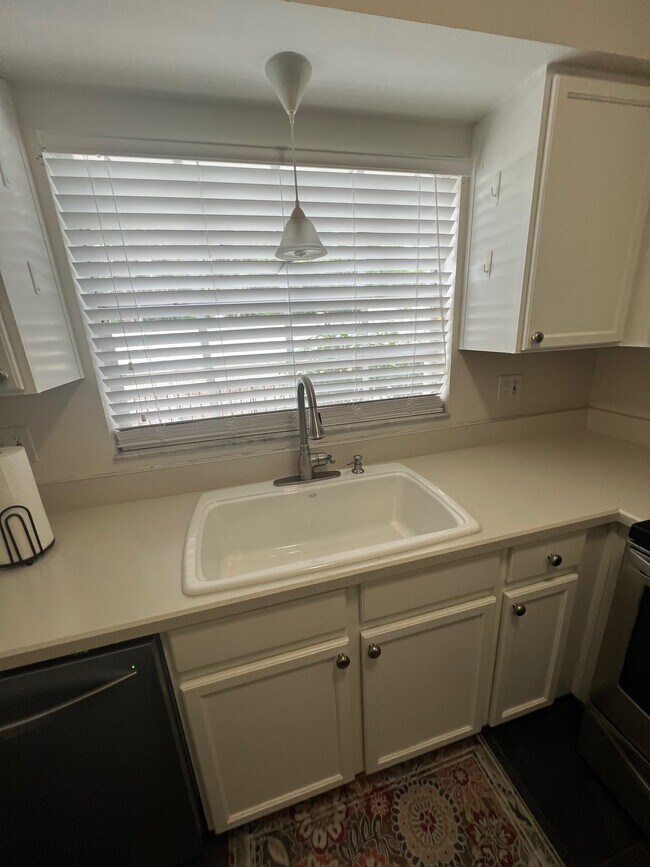 Building Photo - 13536 Embassy Park Ct