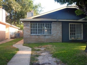 Building Photo - Farley Drive Unit B