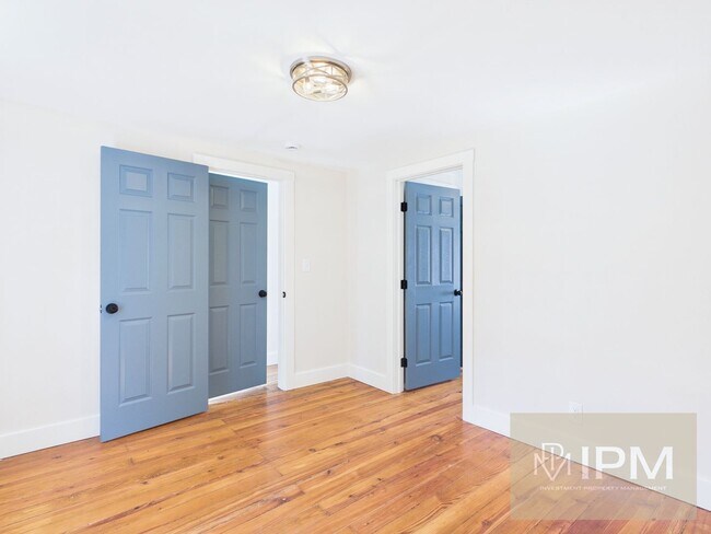 Building Photo - 305 W Broadway