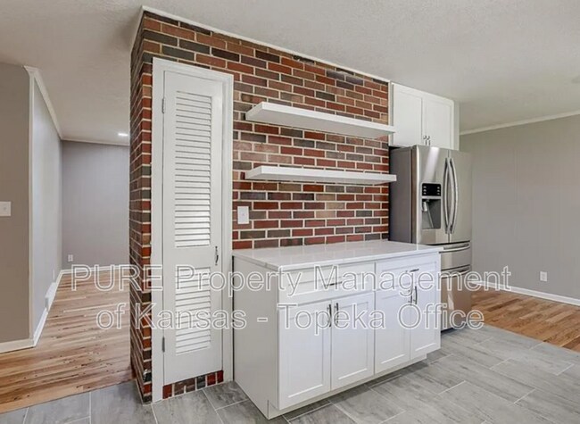 Building Photo - 9917 Flora Ave