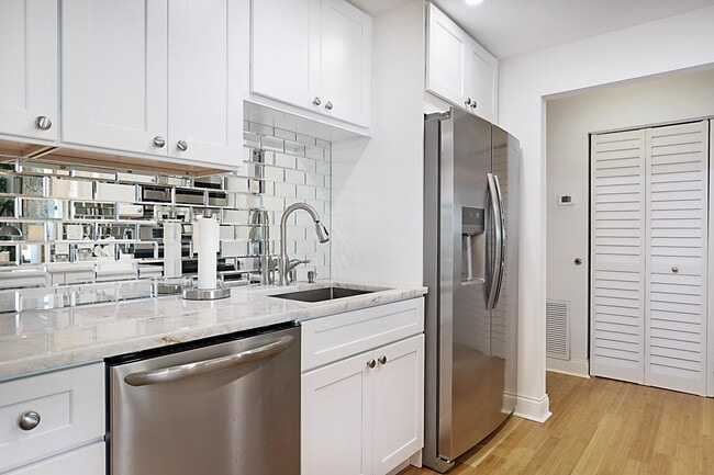 Building Photo - 2121 N Ocean Blvd