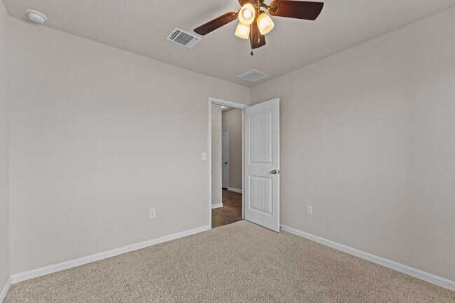 Building Photo - 109 Rochester Ln