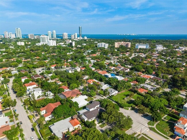 Building Photo - 1651 SW 13th Ave