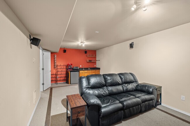 Building Photo - 231 E Linda Vista Ct