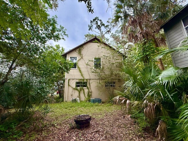 Building Photo - Adorable Two Story 2/2 Townhome in College...