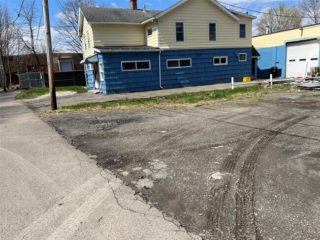 Building Photo - 4 Erie St