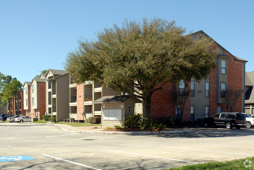 Building Photo - Canfield Lakes