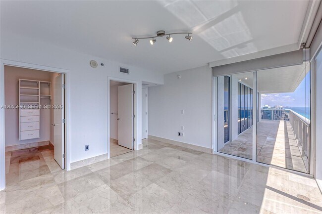 Building Photo - 1830 S Ocean Dr