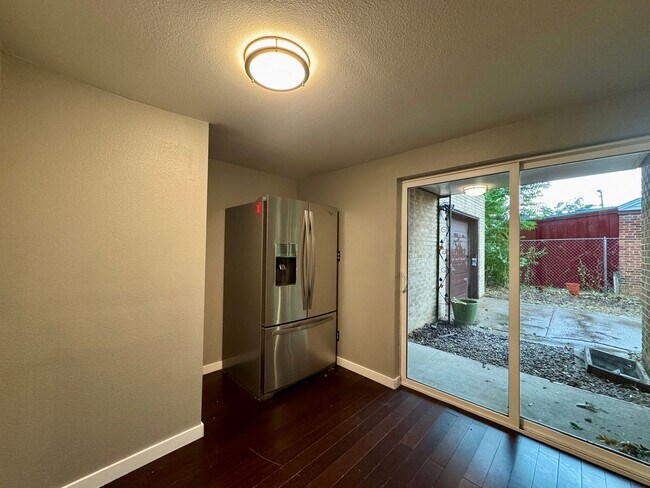 Building Photo - Updated 3 Bedroom 2 Bath Single Family Hom...