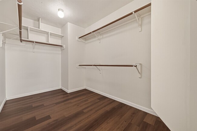 Building Photo - 15910 Clayton Bend Dr