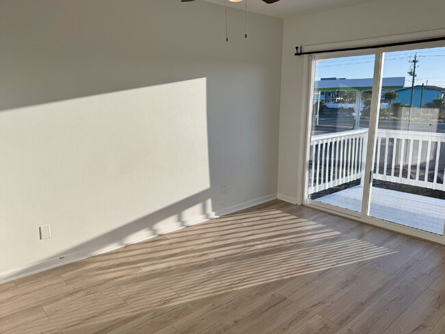 Building Photo - 8003 Beach Dr