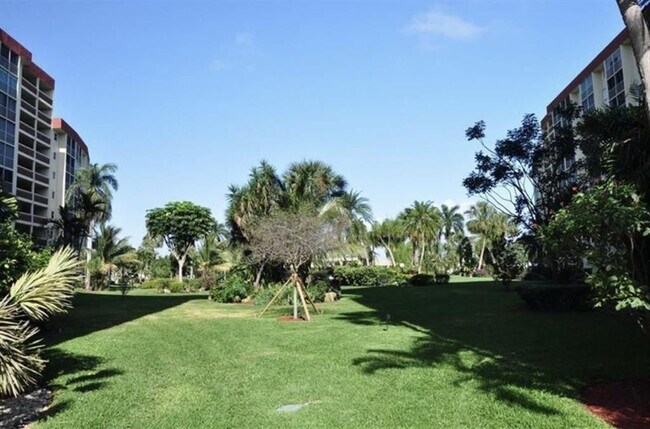 Building Photo - 2731 NE 14th Street Causeway