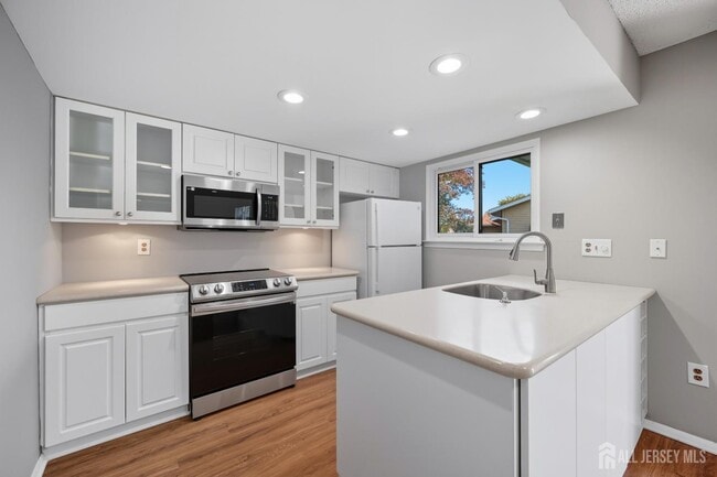 Building Photo - 351A Jutland Dr