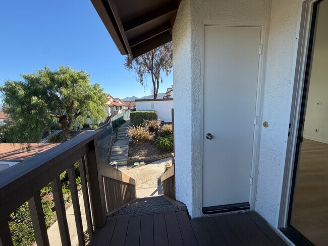 Building Photo - 870 S Rancho Santa Fe Rd