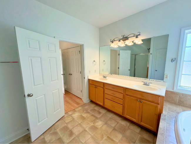 Building Photo - 1602 Hucknall Pl