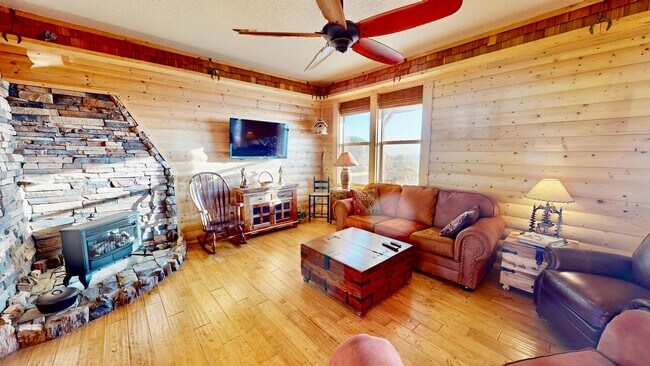 Building Photo - Beautiful Home on 10 Private Acres