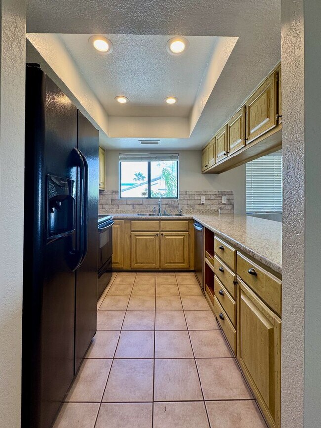 Building Photo - 3-Bedroom Condo with Spectacular Views in ...