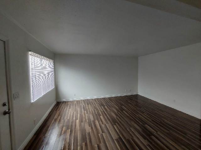 Building Photo - Upstairs 2BD/1.5BA Condo with Washer/Dryer...