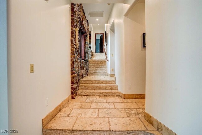 Building Photo - 1608 Liege Dr