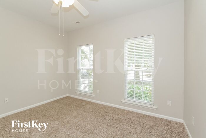 Building Photo - 7321 Sedgebrook Dr W