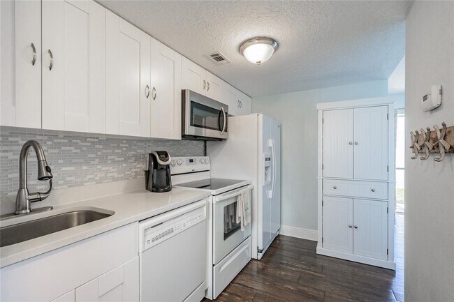 Building Photo - 2566 Gary Cir