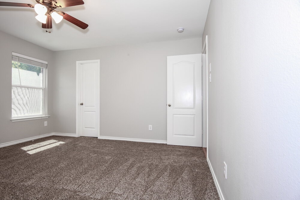 Building Photo - 1172 Tomahawk Dr