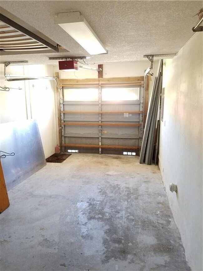 Building Photo - 1159 SE 6th Ct