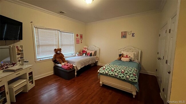 Building Photo - 137 W Market St