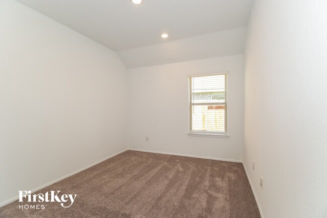 Building Photo - 3037 Newcastle Crst Ln