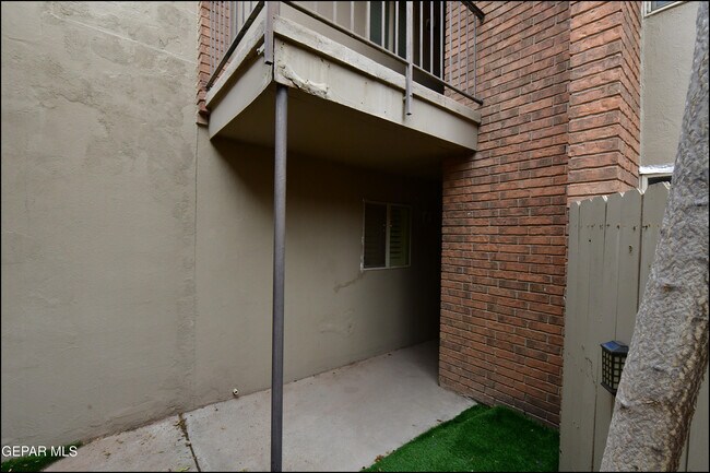 Building Photo - 4433 N Stanton St