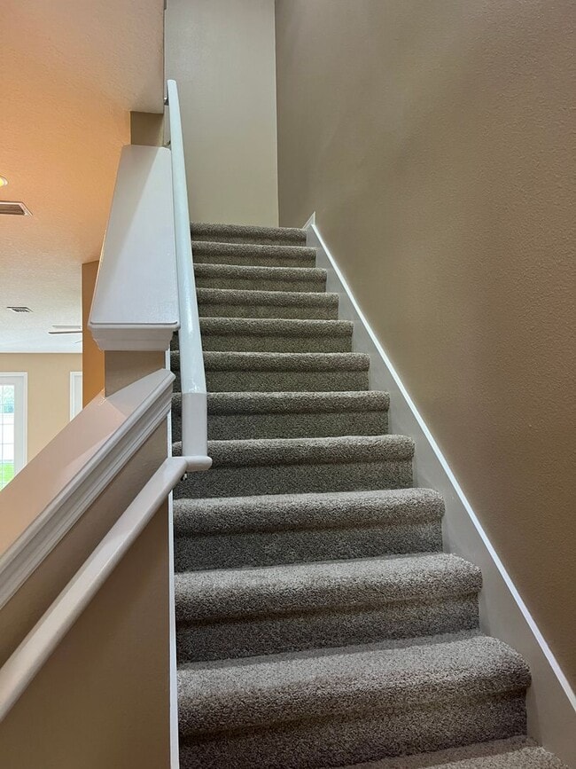 Building Photo - 2/2.5 Townhome in desirable Barclay Reserve!