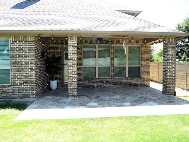 Building Photo - 4 Bed 3.5 Bath in Harvest