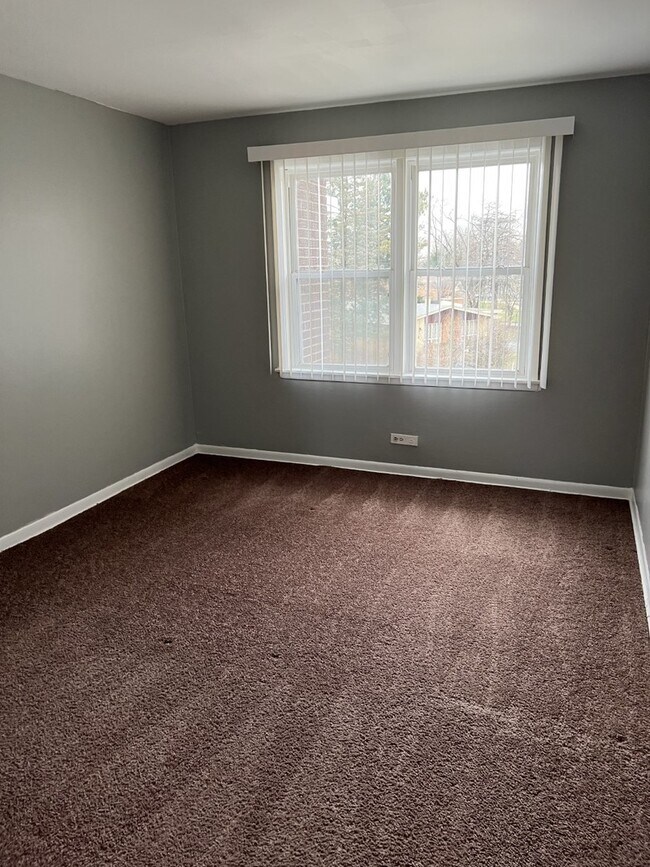 Building Photo - 6617 W Lloyd Dr