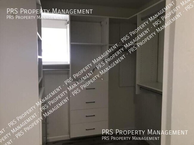 Building Photo - 603 E Solana Dr
