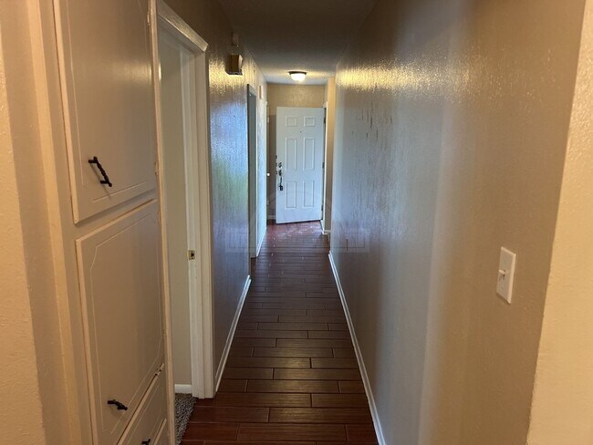 Building Photo - 1013 Kathey Dr