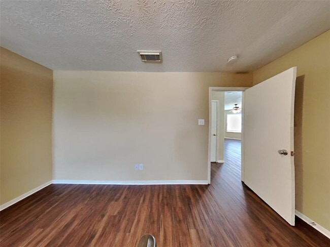 Building Photo - 14851 Dorray Ln