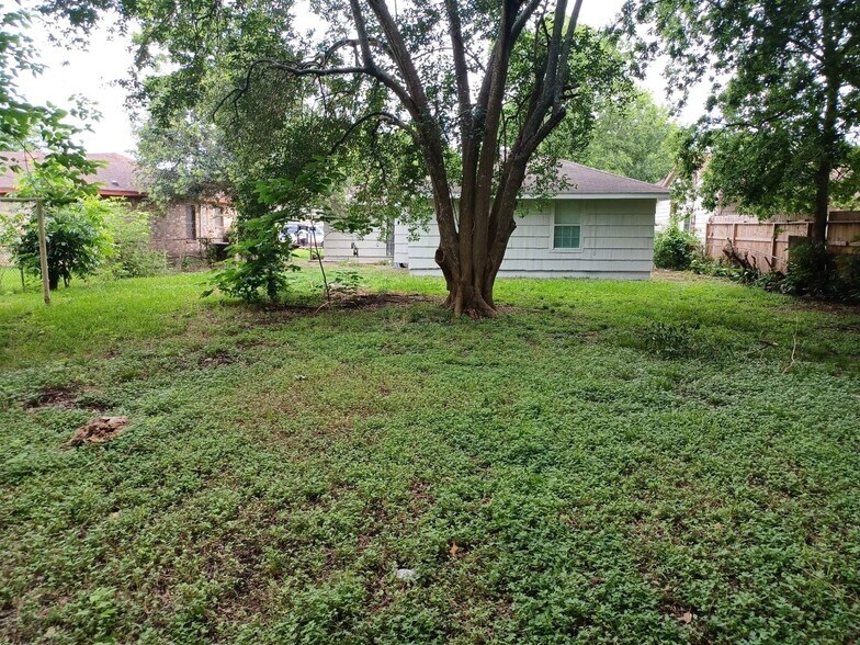 Building Photo - 7314 Howton St