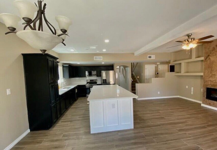 Building Photo - 753 Desert Star Dr