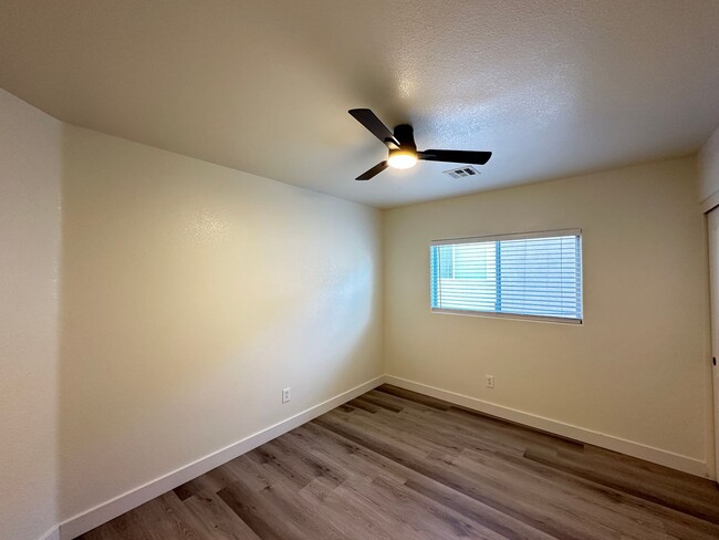 Building Photo - DESERT WILLOWS