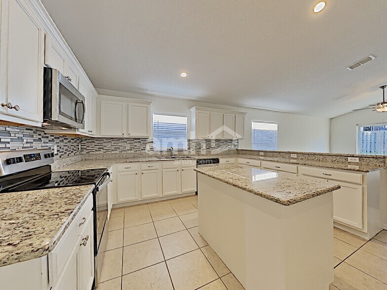 Building Photo - 1066 Bluegrass Dr