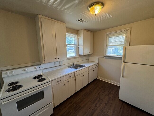Building Photo - Nice 2 bedroom 1 bath home near UAMS