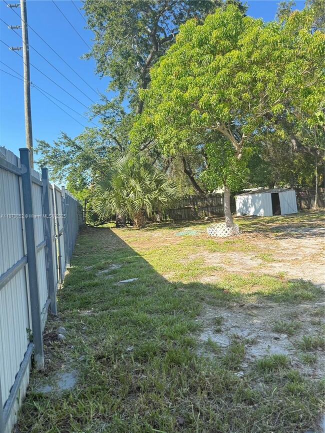 Building Photo - 1503 NE 128th St