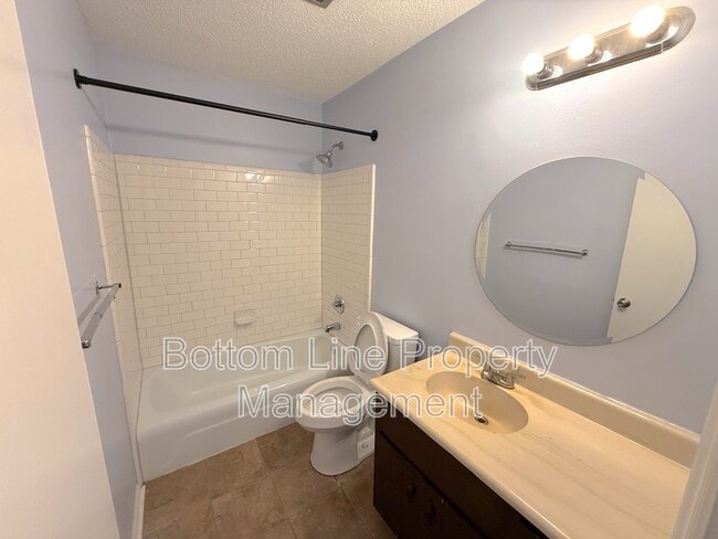 Building Photo - 4633 Old Lantern Way