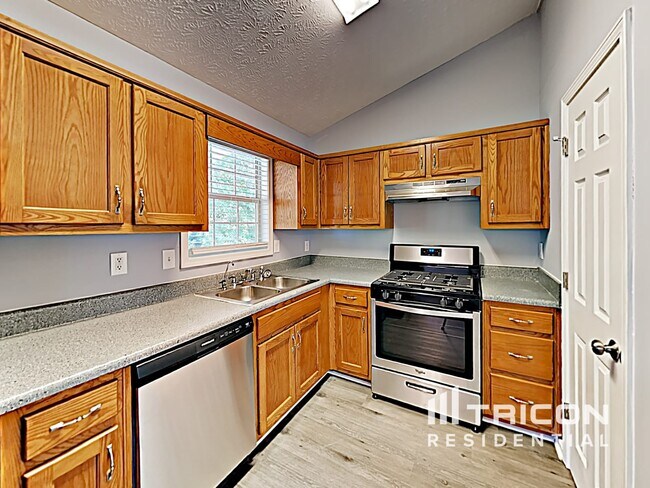 Building Photo - 180 Iris Glen Dallas GA