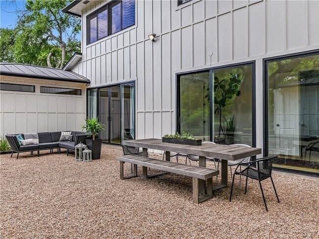 Building Photo - 3002 Hillview Rd