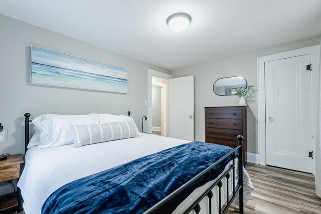 Building Photo - 246 Wayne Ave